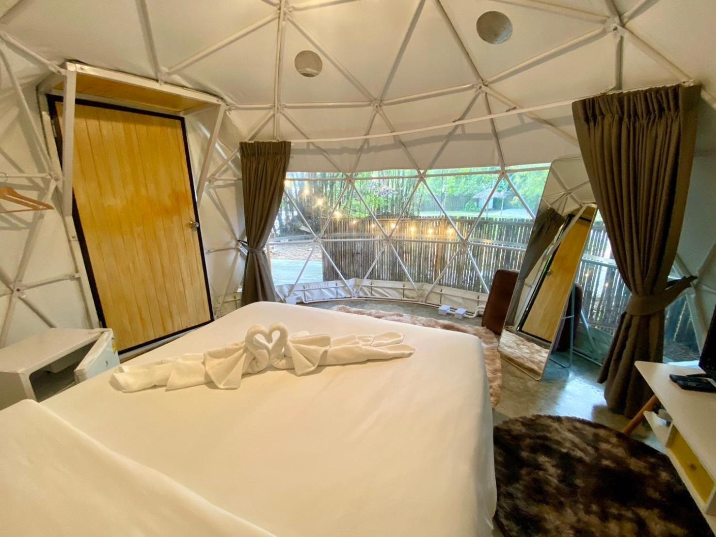 Baan Nai Baan Nok Resort 坤西育府 外观 照片